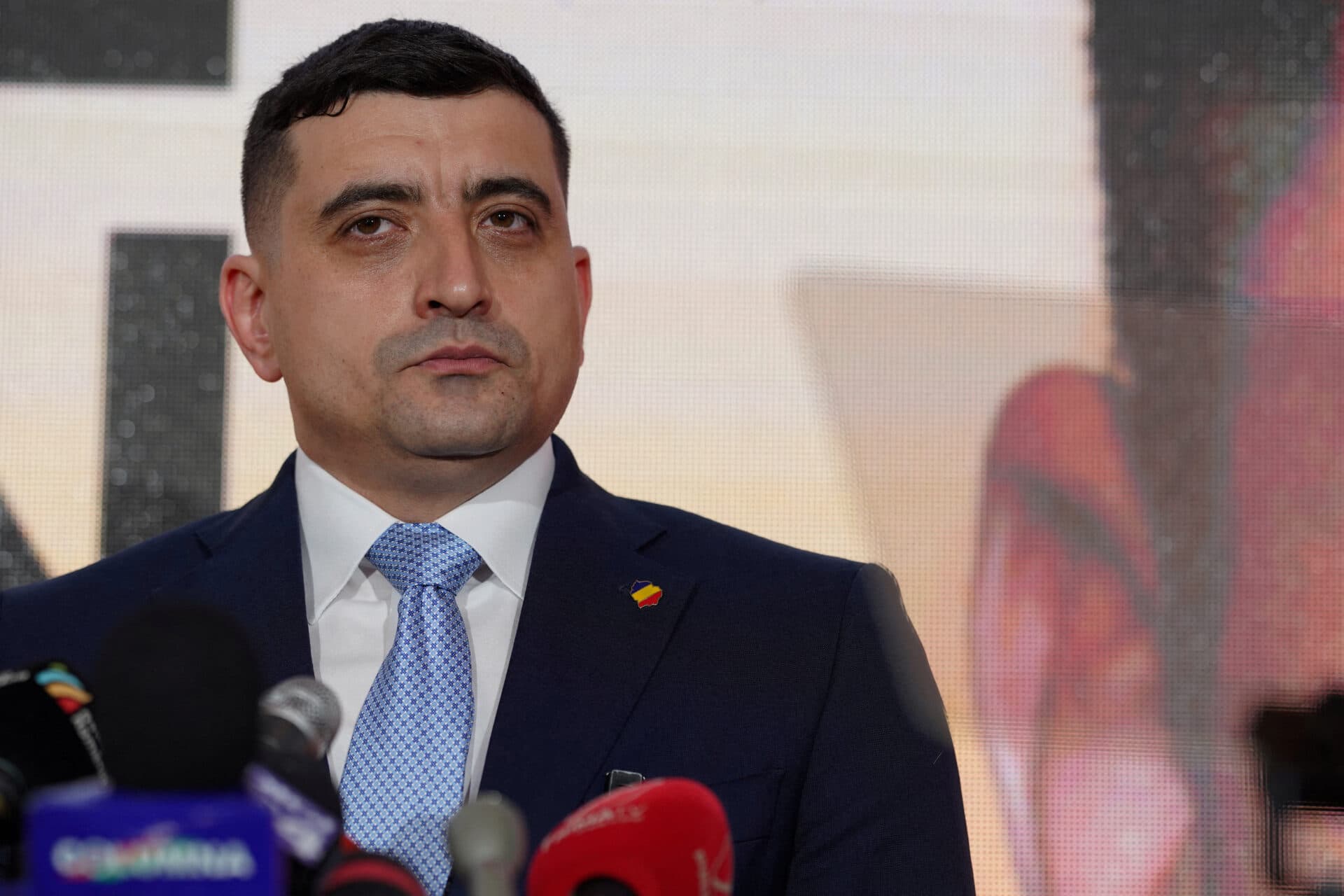 Veștea dă vestea: Negociază cu George Simion pentru voturile AUR