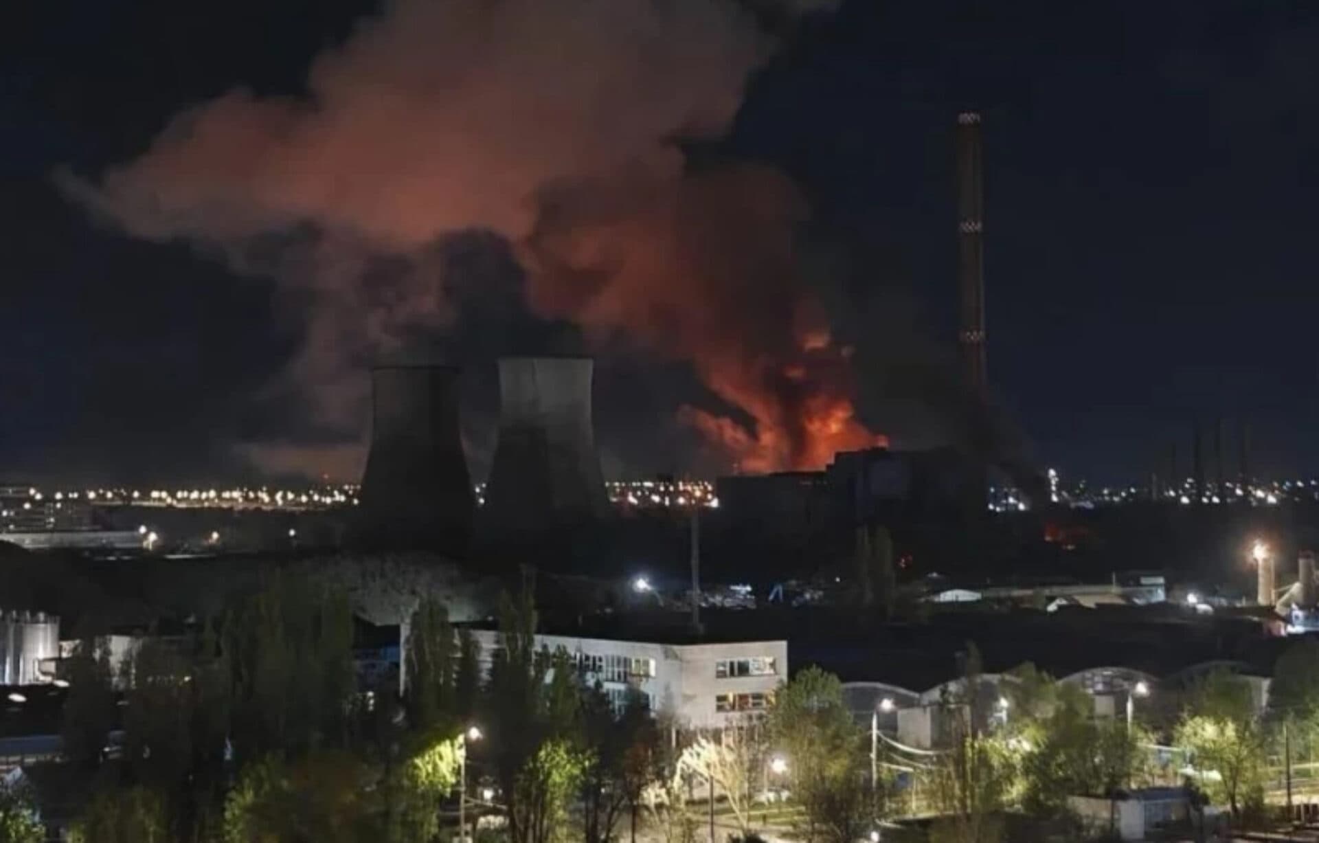 EXPLOZIE ÎN BUCUREȘTI, LA CET vest! Deflagrație urmată de flăcări uriașe. Cartiere întregi în frică