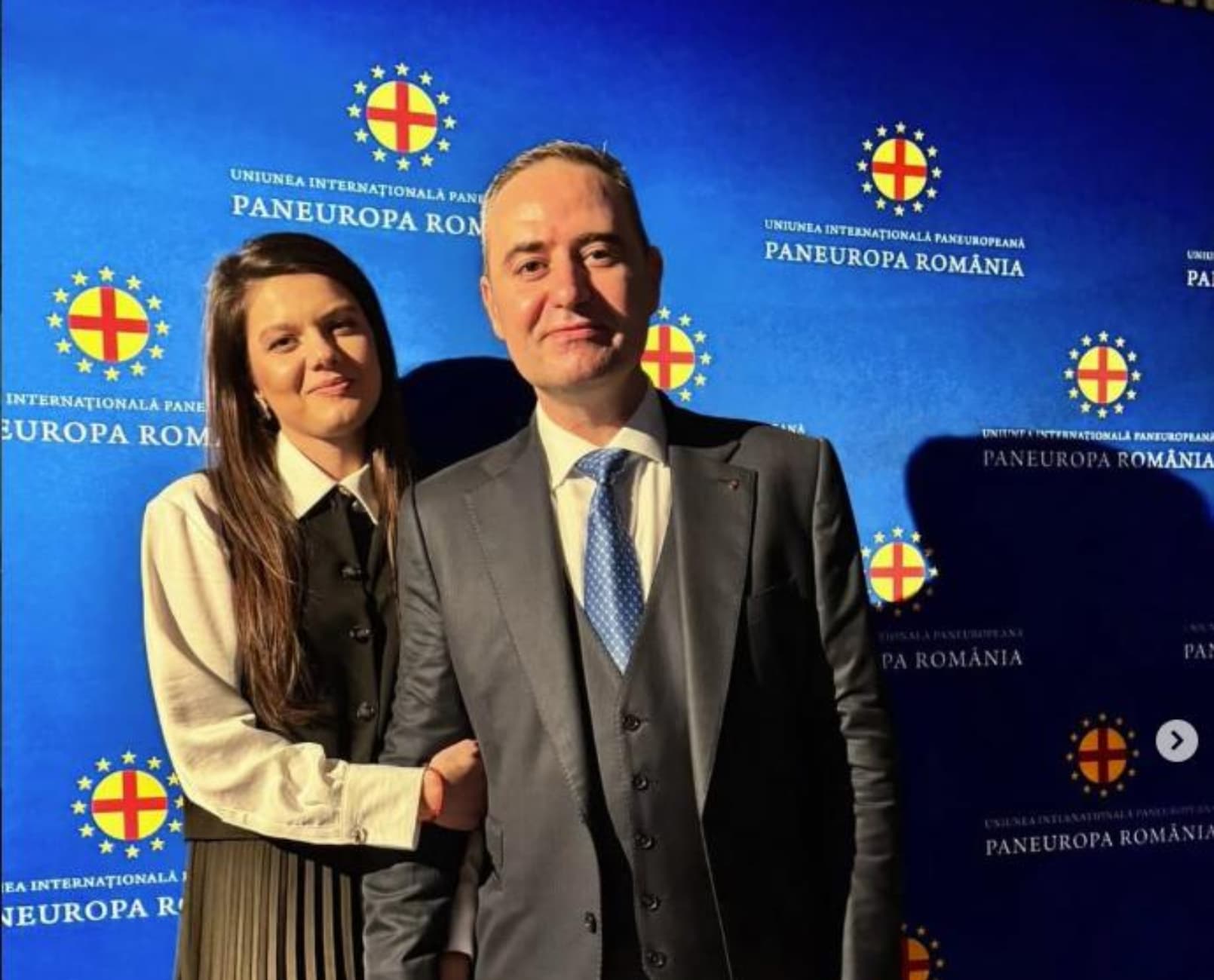 Nuntă surpriză în politica românească! Alexandru Nazare se căsătorește cu o artistă de muzică populară