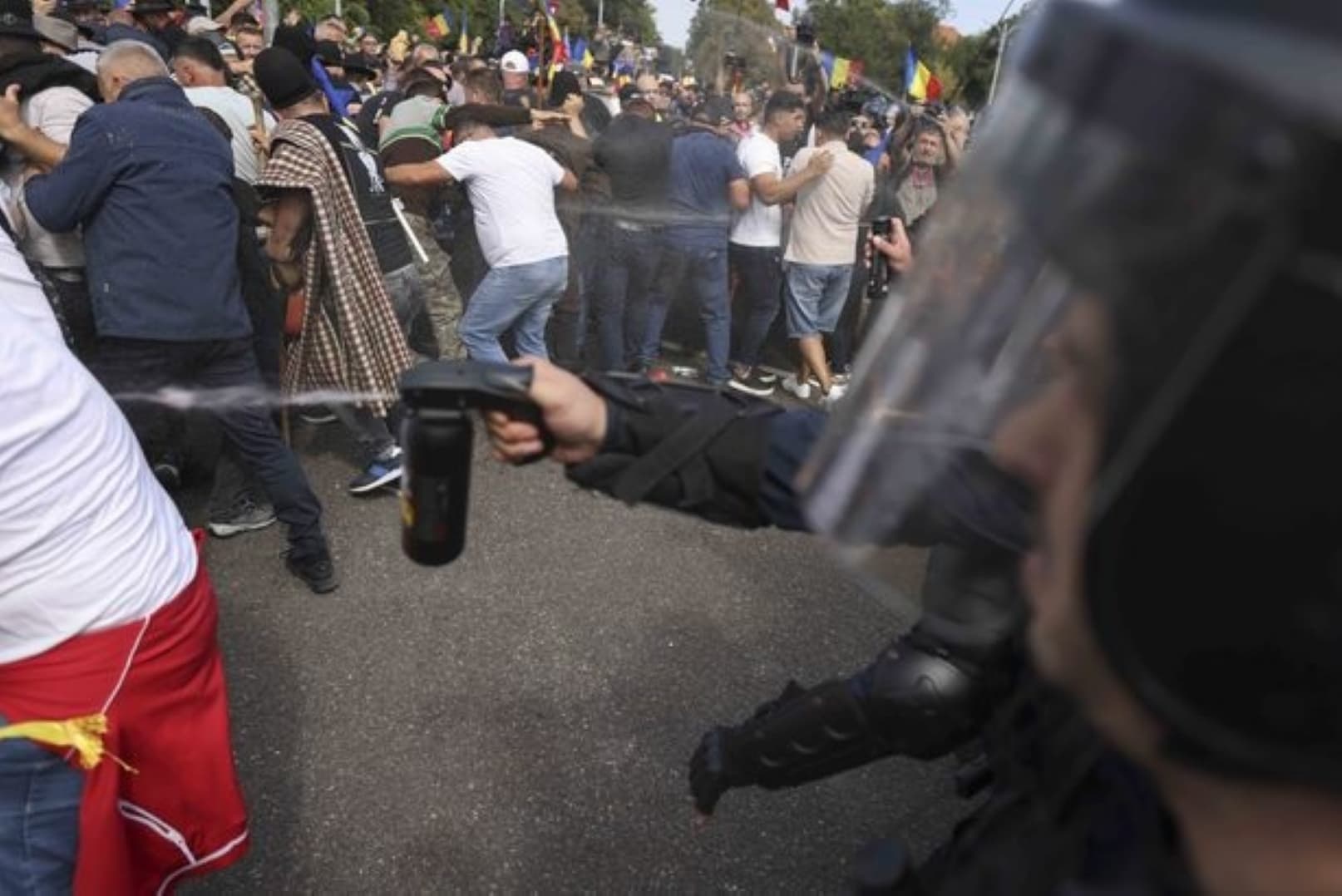 Președintele condamnă violențele de la protestul ciobanilor: „Încercarea de a transforma un protest legitim în lupte de stradă este extrem de gravă”
