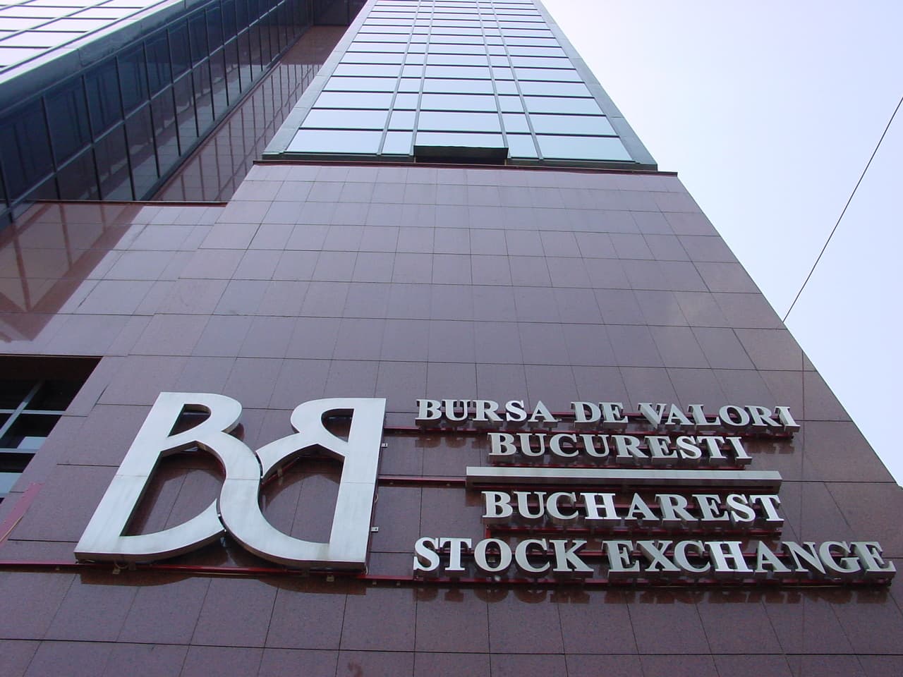 Anul a început bine. Bursa de la București a deschis, vineri, în creștere pe aproape toți indicii