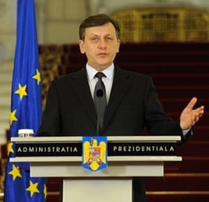 Surse: Crin Antonescu ar fi susținut de PNL și de PSD la prezidențiale