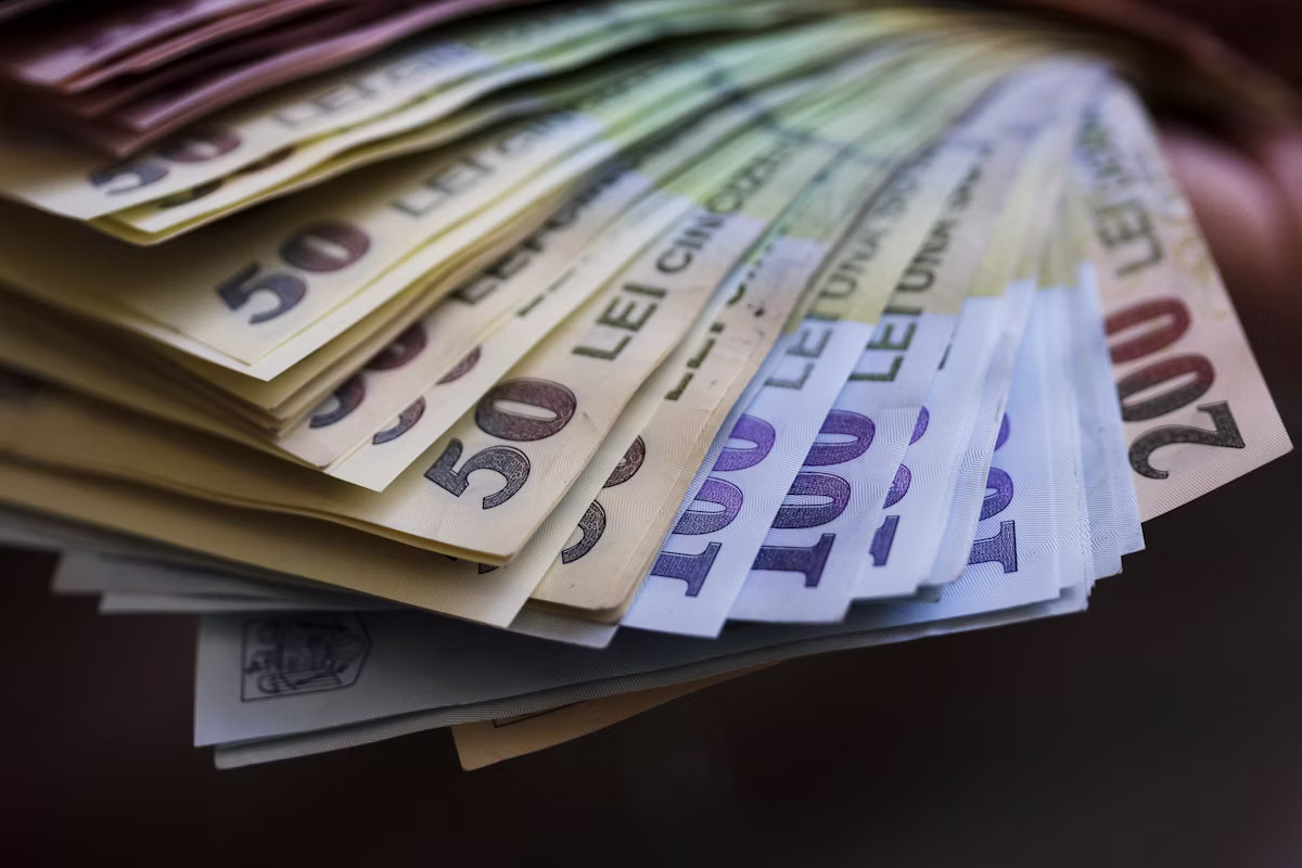 Ce se schimbă pentru banii tăi în 2027: taxe, pensii, salarii și economii