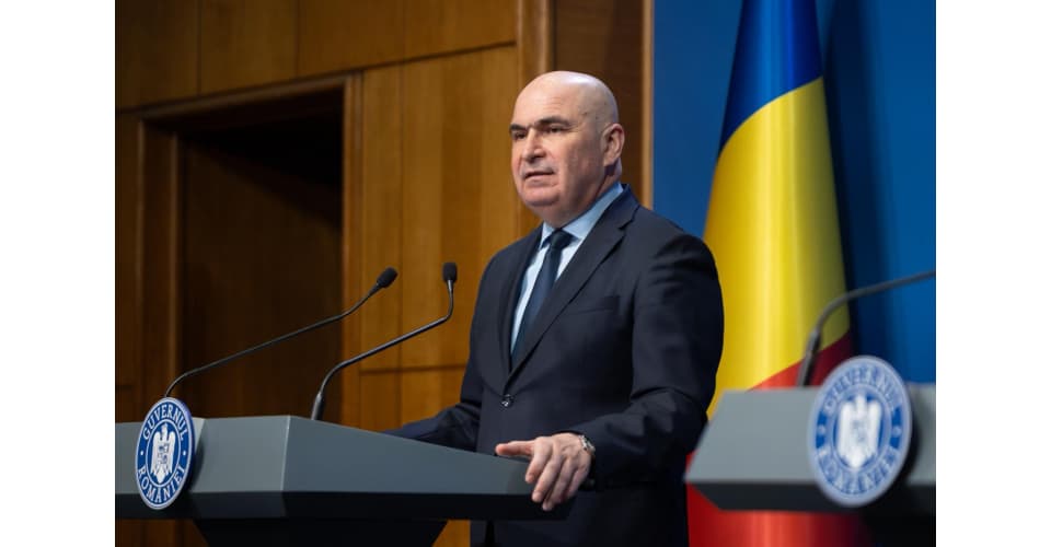 Bolojan încearcă să calmeze piața: România nu rămâne fără carburanți după blocajul petrolului kazah, dar Petromidia ar putea reduce producția