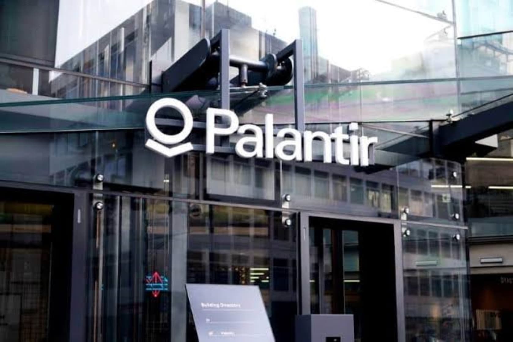 Palantir își depășește propriile recorduri. Veniturile au explodat iar compania mizează pe un nou val de creștere alimentat de AI