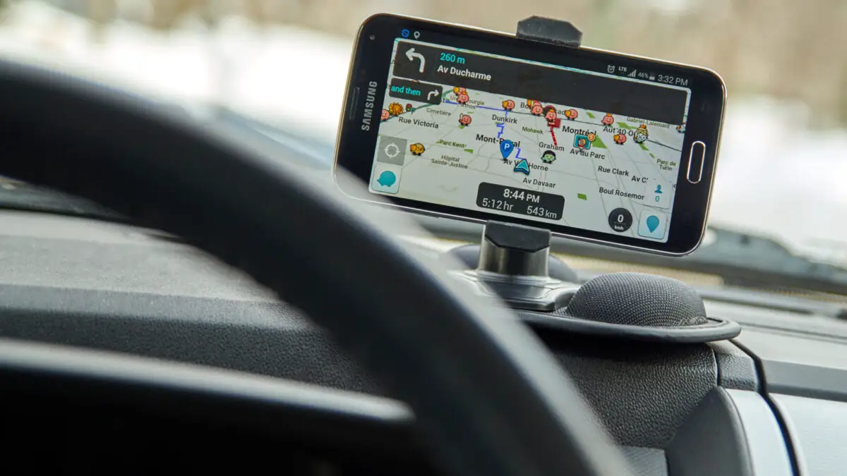 Waze ar putea elimina alertele despre controalele poliției rutiere în unele țări europene. Ce a decis Curtea de Justiție