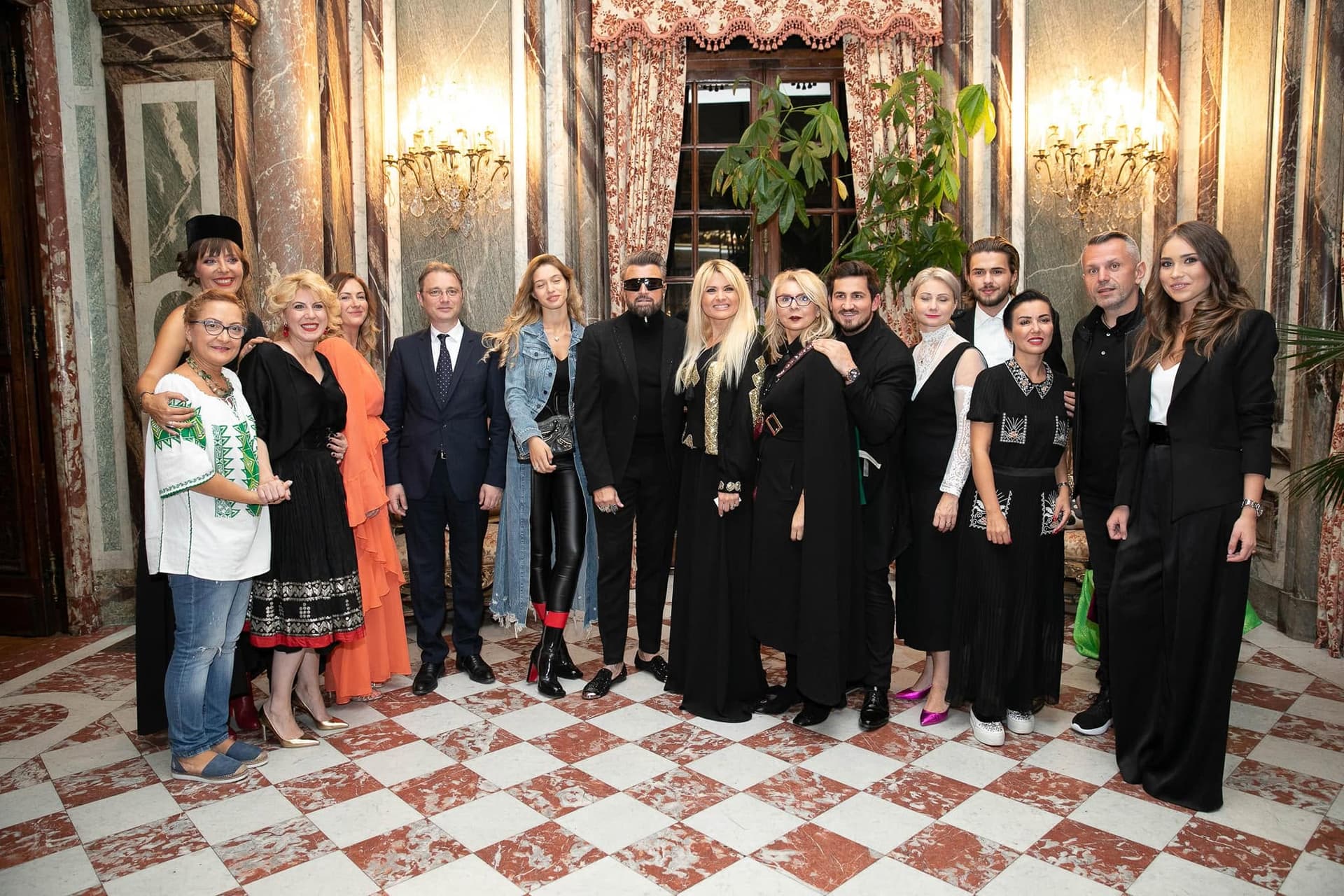 Guvernul Bolojan bagă foarfeca în moda românească! Brandurile din România fără finanțare la marile ”Fashion Week”-uri