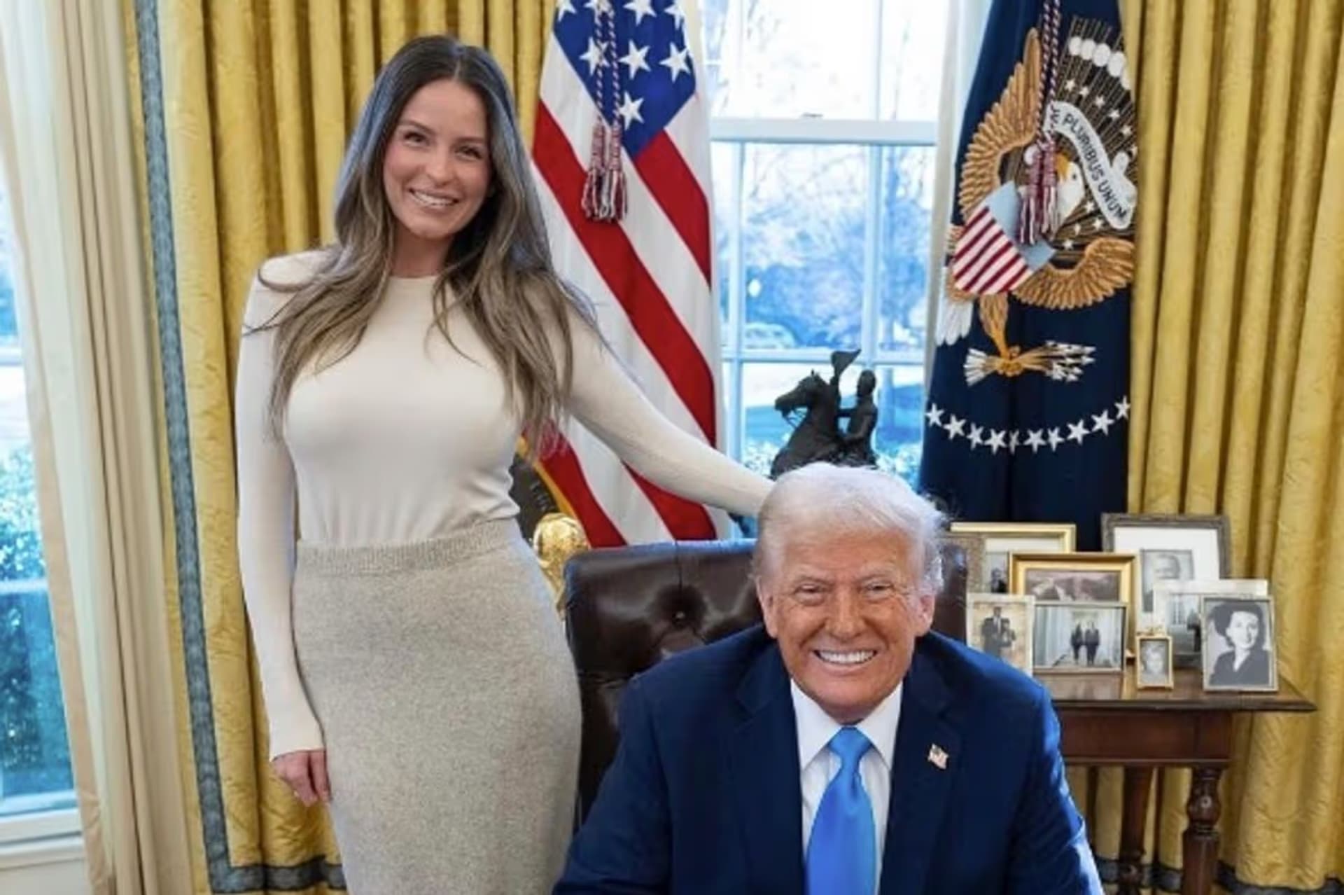O poză alături de Donald Trump costă cât un apartament în USA! Americanii scot din buzunar și 250.000 de dolari pentru o fotografie cu președintele