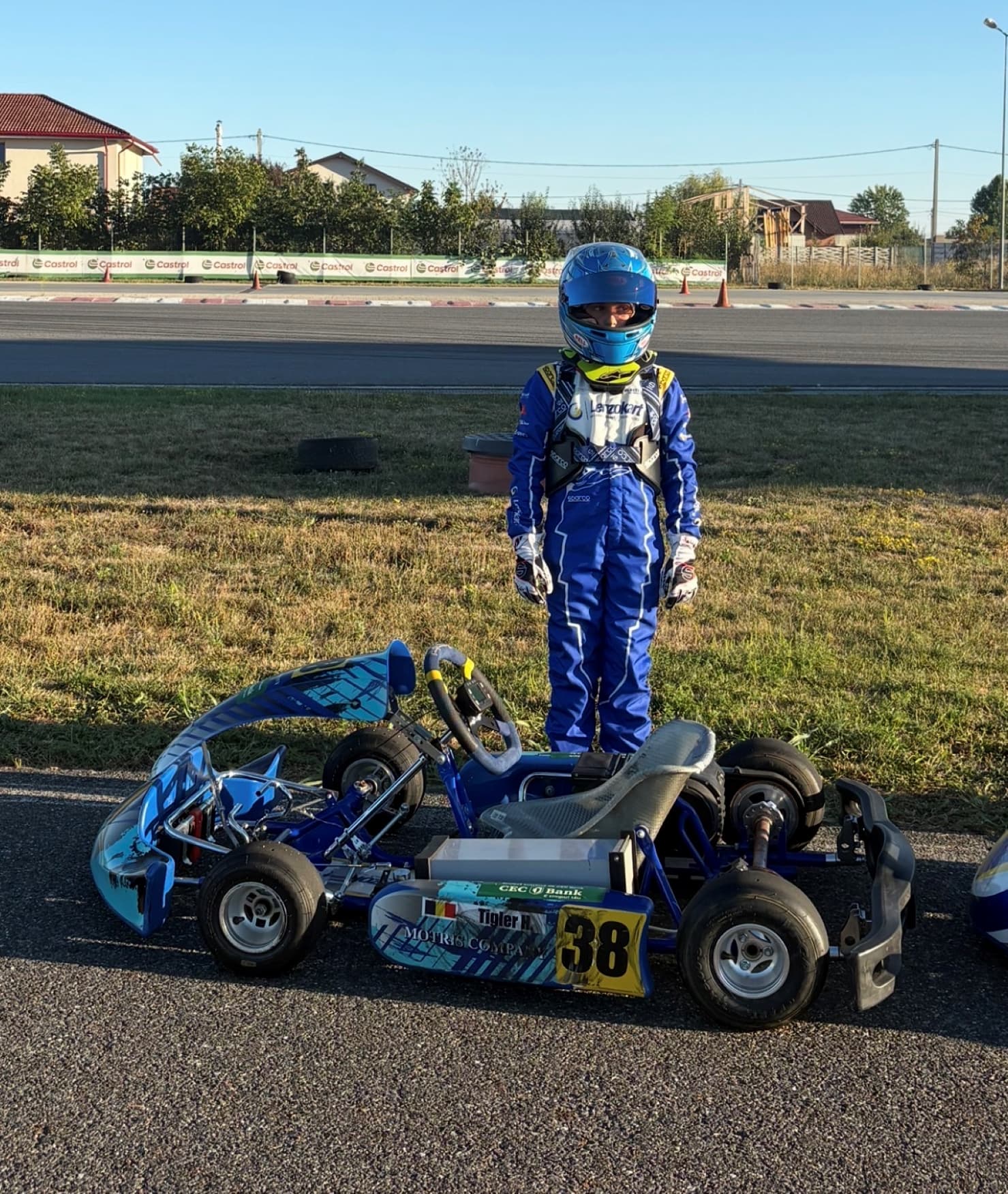Vis de copil: la 18 ani vrea să conducă o Dacie! La 10 ani, Hector Țigler domină campionatul de karting electric