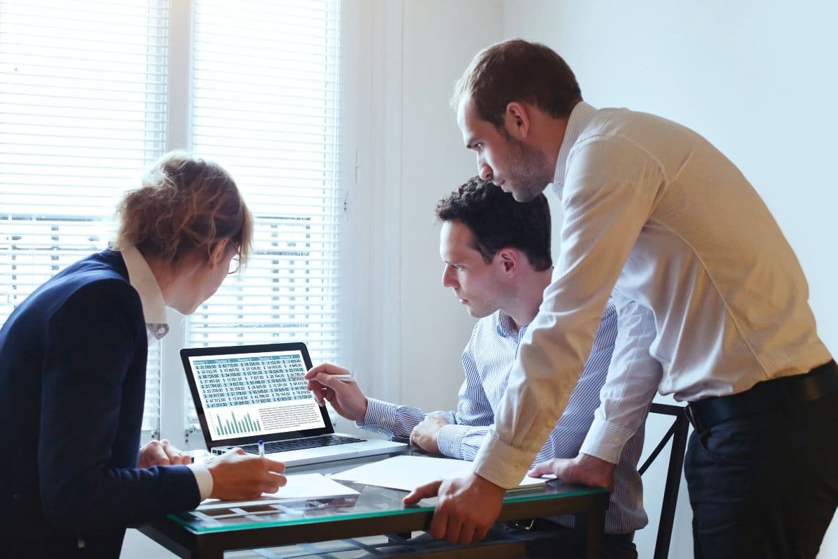 Productivitatea muncii: de ce este atât de importantă pentru salarii