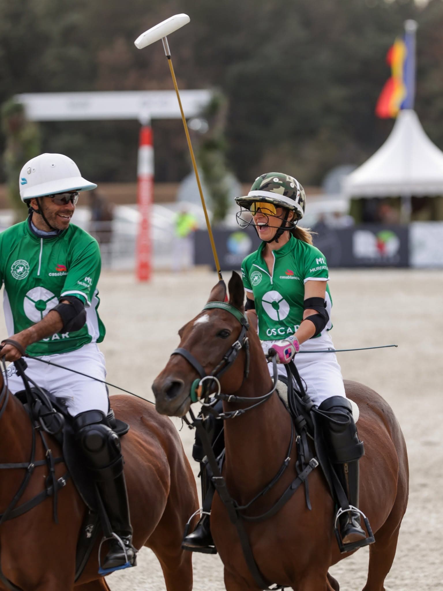 Polo călare, sportul aristocraților și milionarilor, a ajuns lângă București. 6.400 de lei pentru o canapea și facilități VIP. Nadia Comăneci, printre invitați