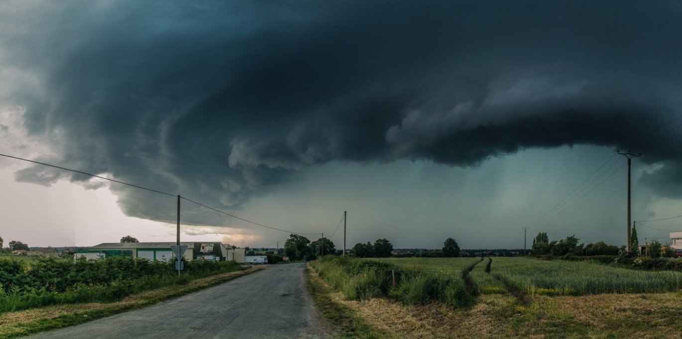 Alertă de ploi torențiale și furtuni în România. Cod portocaliu în aproape toată țara
