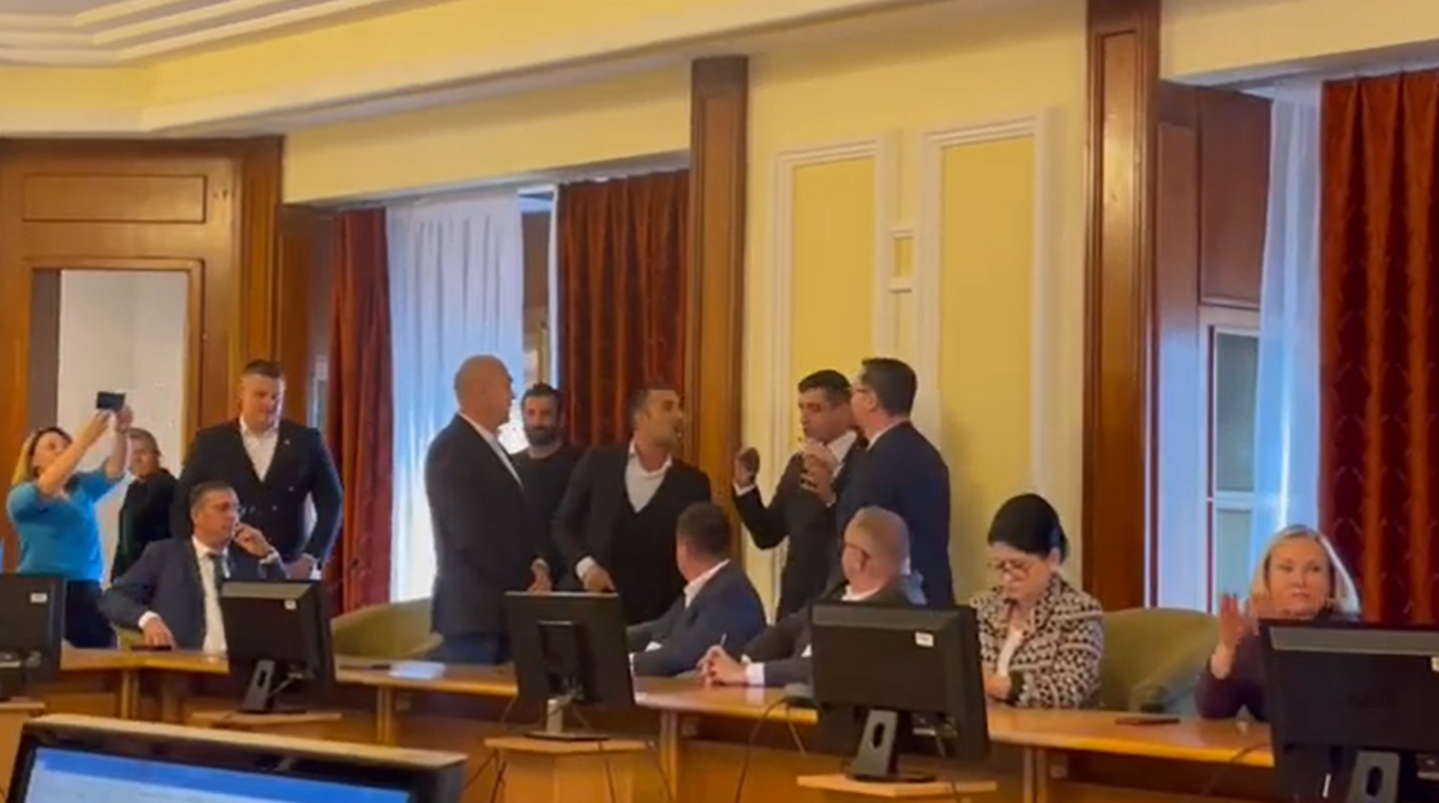 Scandal în Comisia de Muncă din Parlament! Gabriel Zetea și George Simion, în rol principal VIDEO