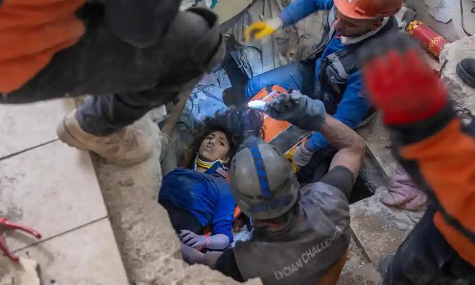 Sunt peste 22.000 de morți în Siria și Turcia. Salvatorii români, îngroziți: „O imagine apocaliptică”. Minunea de vineri