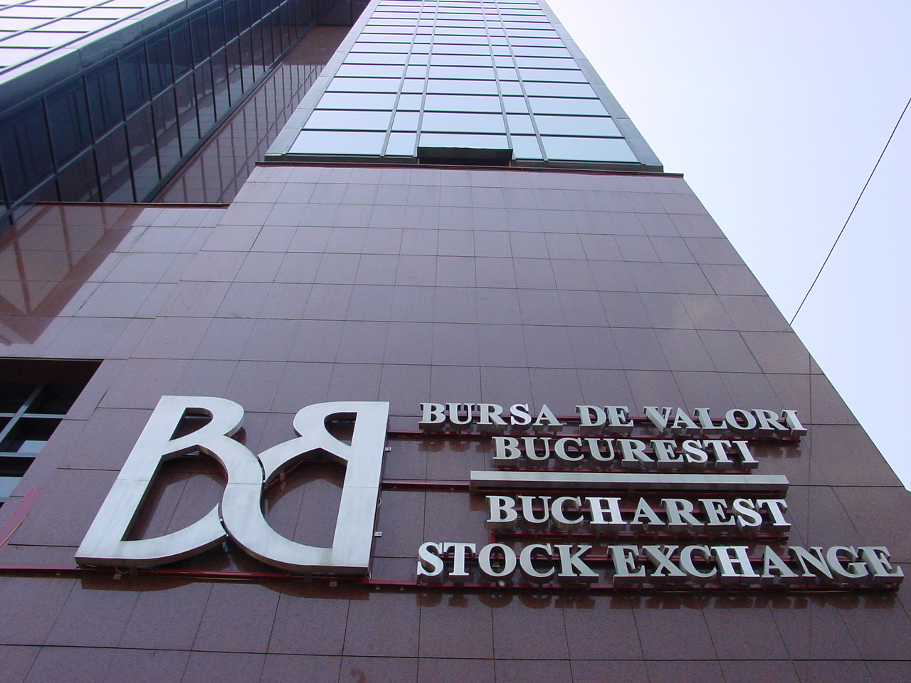Bursa de la Bucureşti a deschis în scădere şedinţa de tranzacţionare de vineri