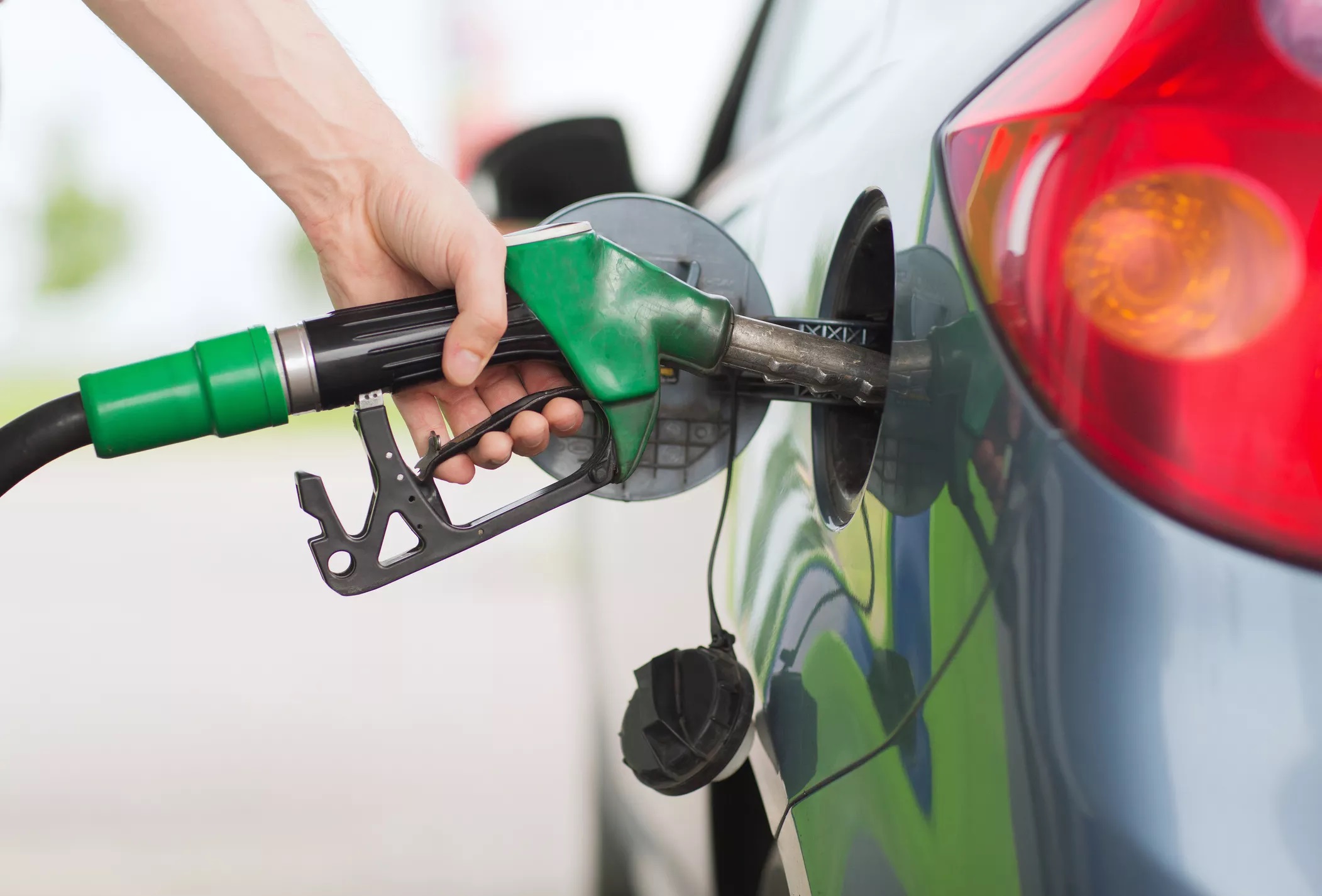 Prețul carburanților crește din nou. Cât a ajuns să coste un litru de benzină
