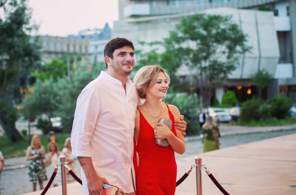 Alex Bogdan s-a căsătorit în secret cu  Cătălina Mihai. Actrița l-a vindecat de jocuri de noroc! ”Am pierdut 150.000 de euro”
