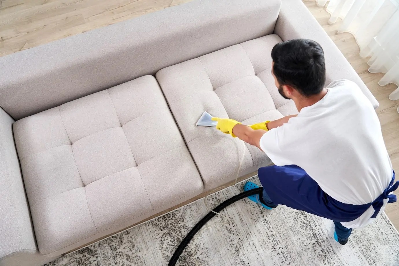 Bucură-te de canapele și saltele perfect curate și igienizate, cu ajutorul Mr. Magic